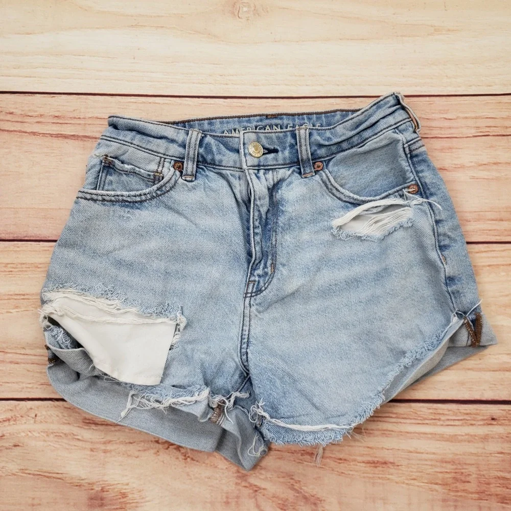 American Eagle Mom Short Women 0 Light Wash Distressed High Waisted Denim Shorts